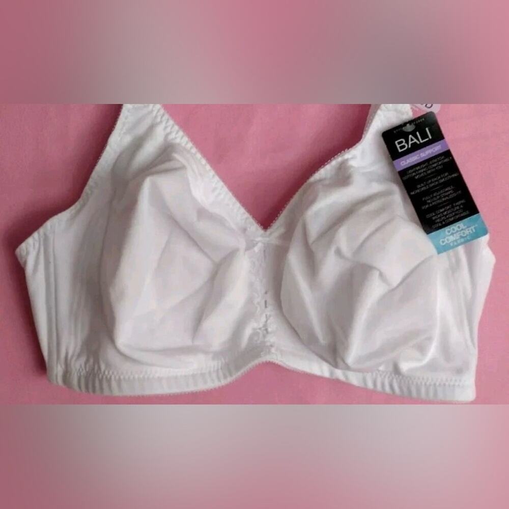 NWT Bali Intimates Classic Support Cool Comfort Fabric Bra White SZ: 42D